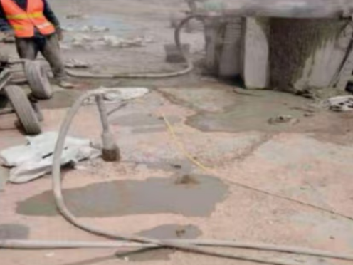 邻水水泥混凝土路面板底注浆技术 路面脱空注浆整治方案